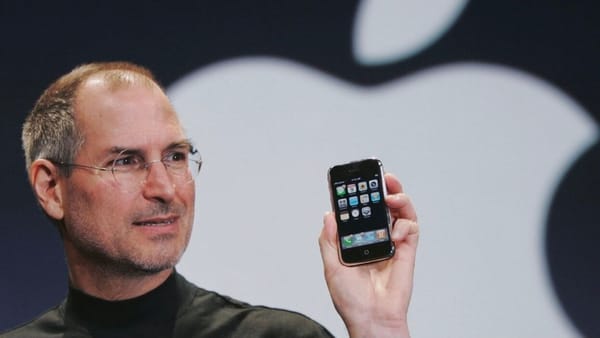 Steve Jobs con el iPhone